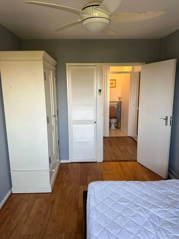 Flat Fitzhugh Grove in Greater London