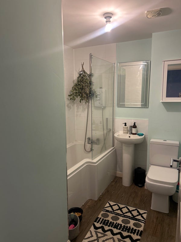Room Ferney Hills Close in Walsall