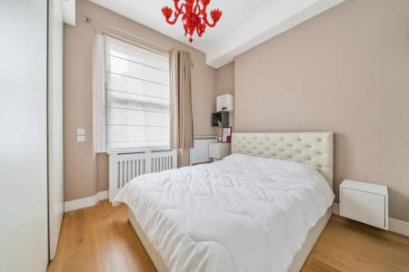 Flat Linden Gardens in Greater London