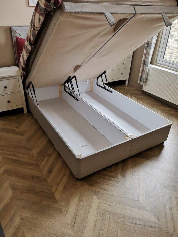 Room Queenstown Road in Greater London