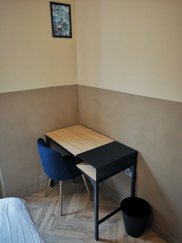 Room Queenstown Road in Greater London