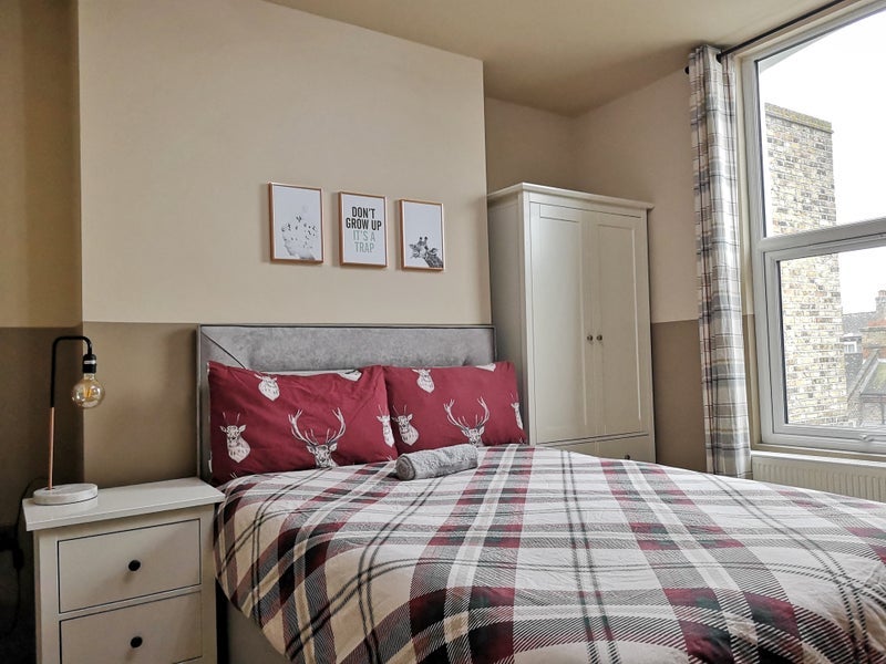 Room Queenstown Road in Greater London