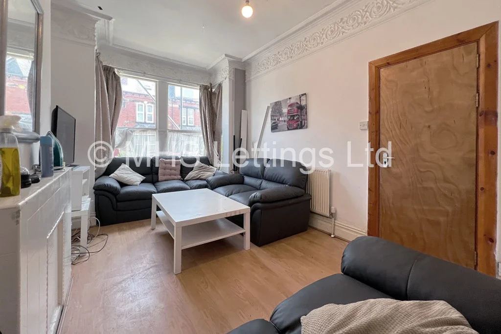 Flat Back Burchett Grove in Leeds