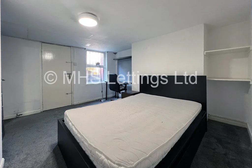 Flat Back Burchett Grove in Leeds