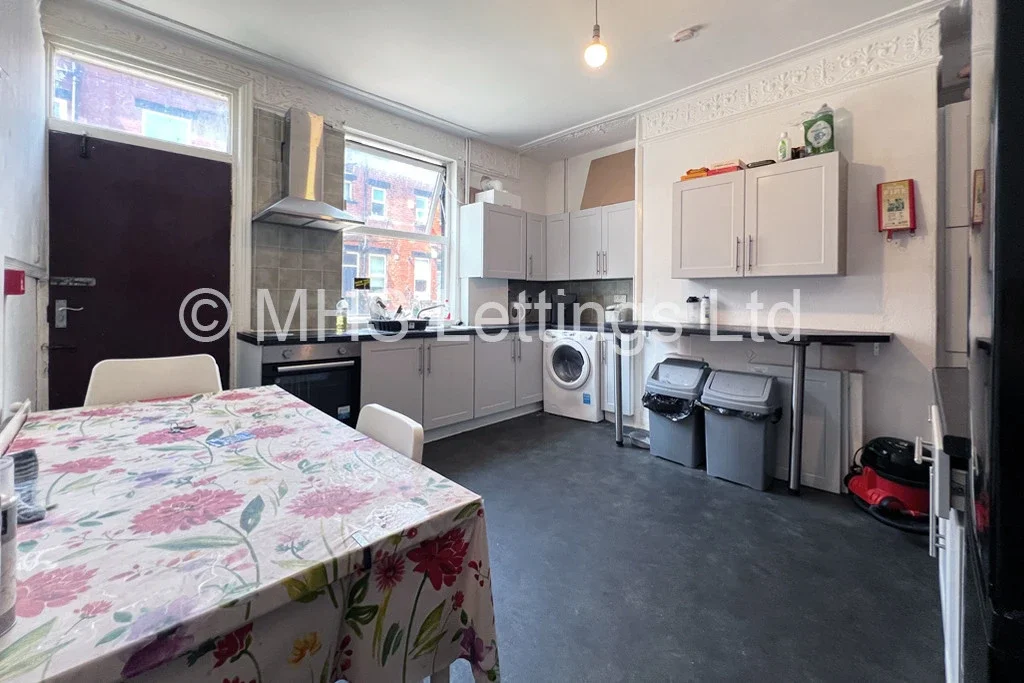 Flat Back Burchett Grove in Leeds