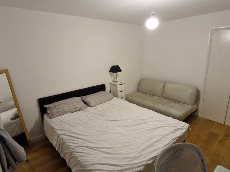 Room Elsinore Road in Greater London