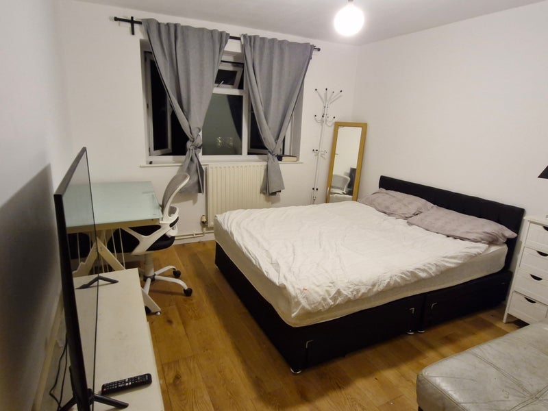 Room Elsinore Road in Greater London
