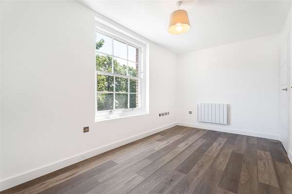 Flat Mare Street in Greater London