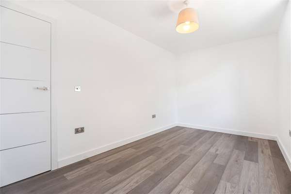 Flat Mare Street in Greater London
