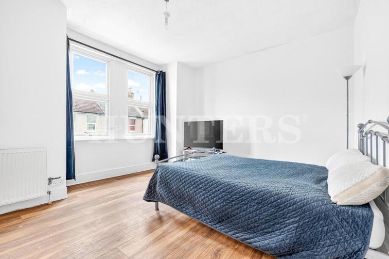 Room Asplins Road in Greater London