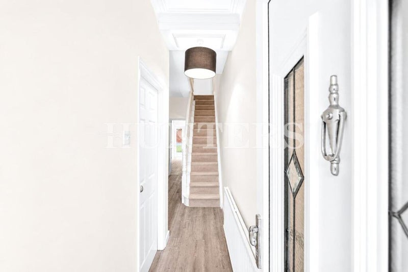 Room Asplins Road in Greater London