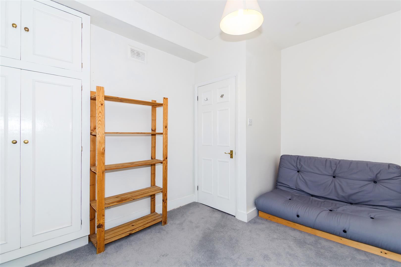 Flat Kirkwall Place in Greater London