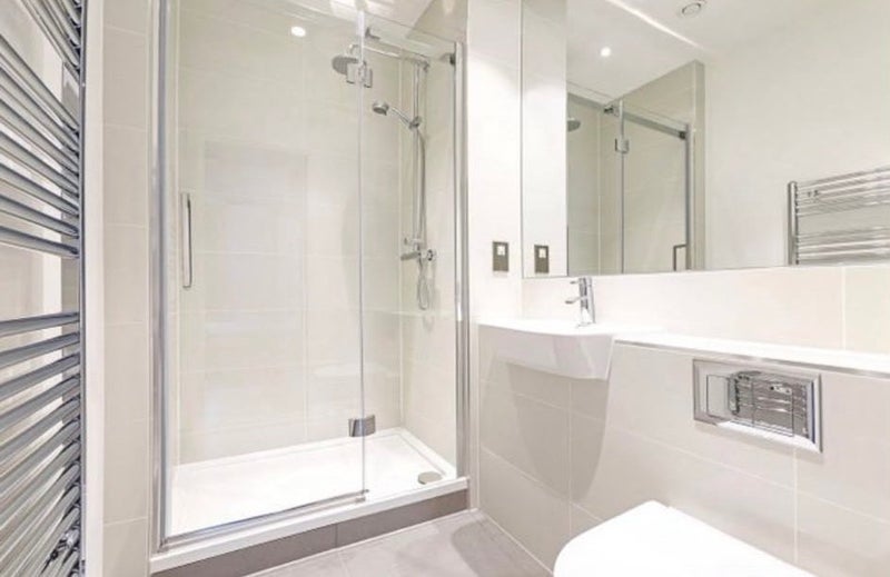 Room Quebec Way in Greater London