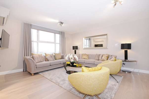 Flat Finchley Road in Greater London