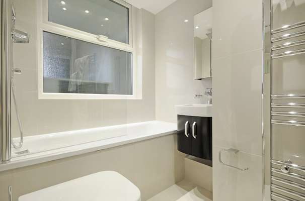 Flat Finchley Road in Greater London