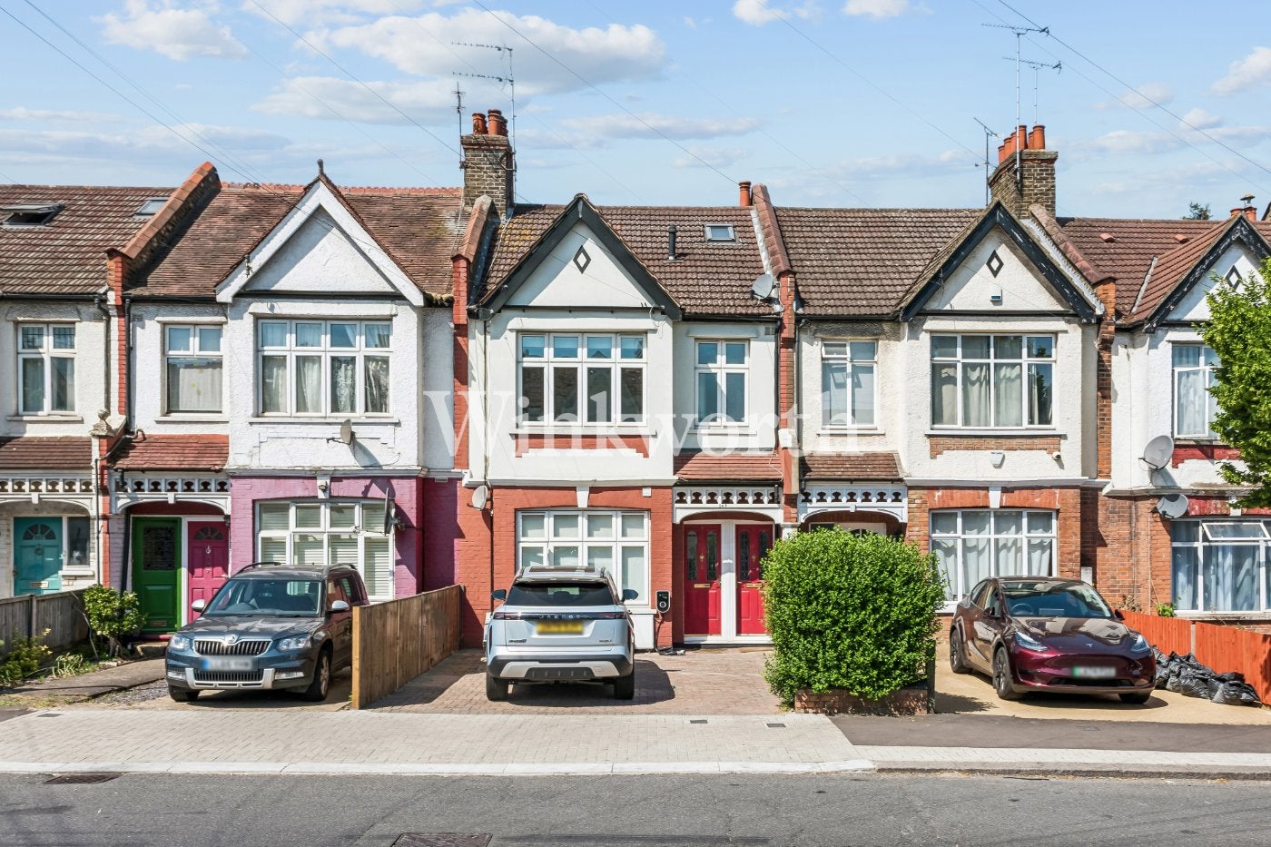 Flat Colney Hatch Lane in Greater London