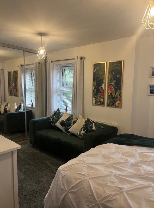 Room Woodland Avenue in Ferndown