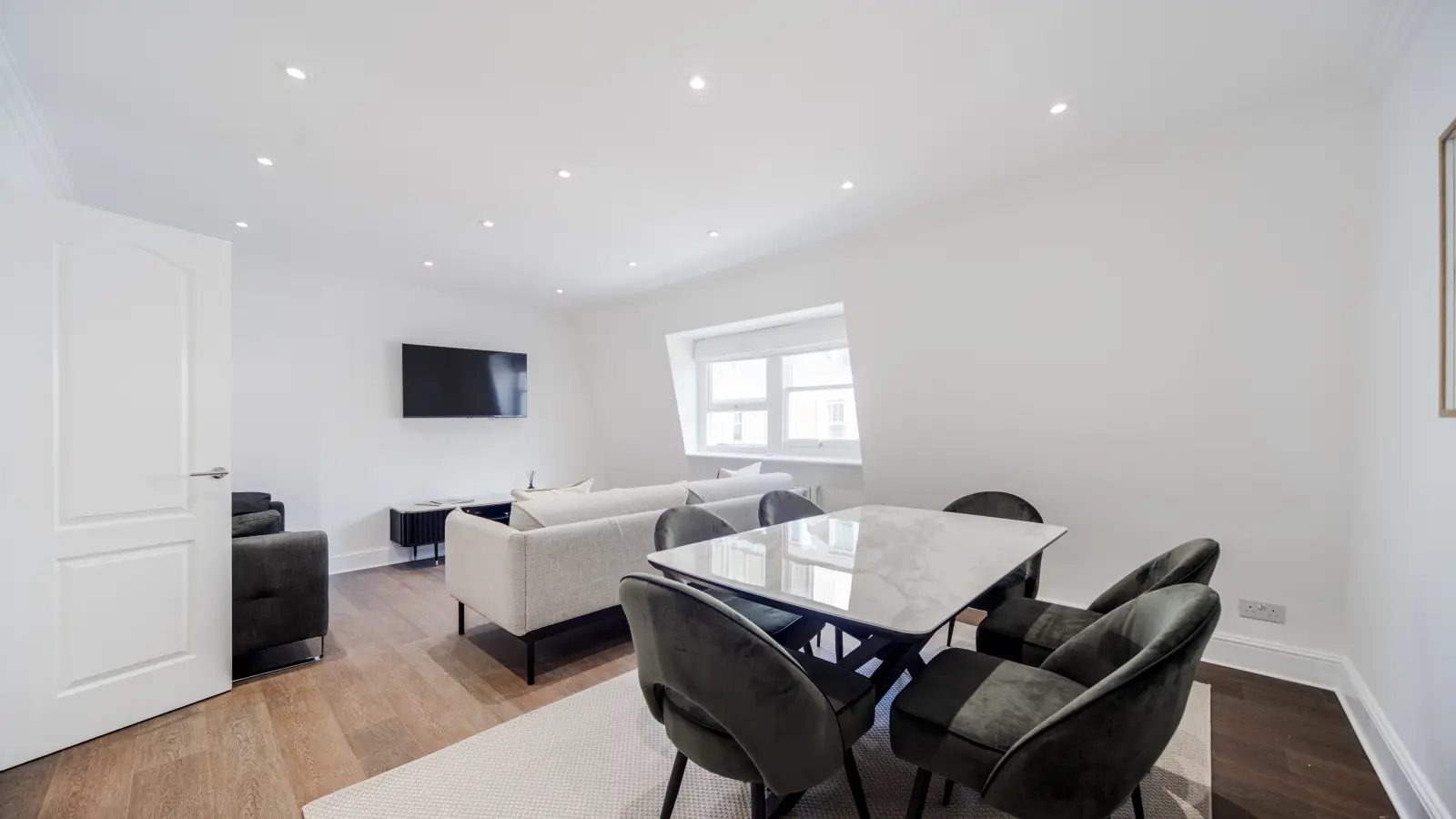 Flat Nevern Road in Greater London