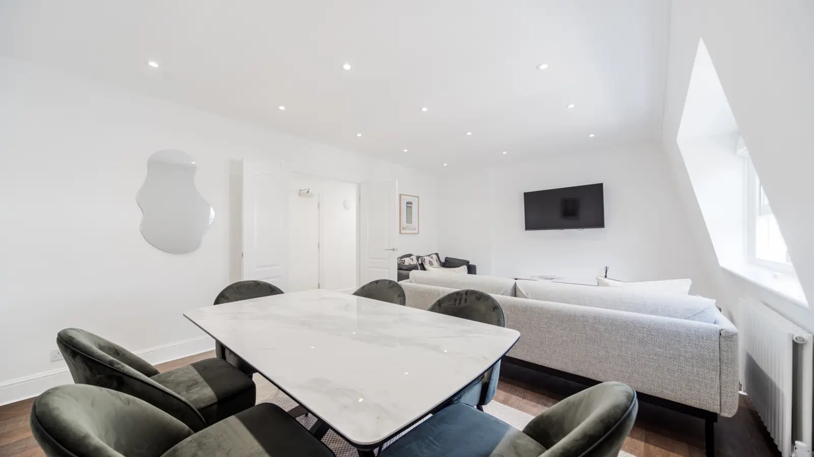 Flat Nevern Road in Greater London