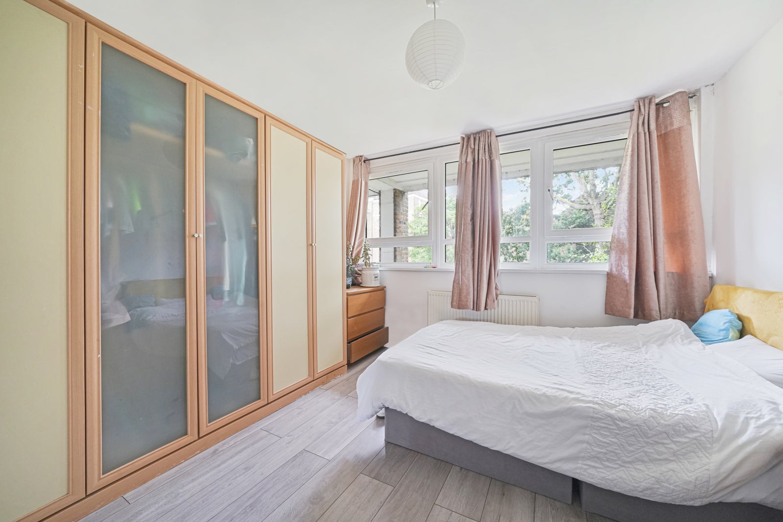Flat Eden Grove in Greater London