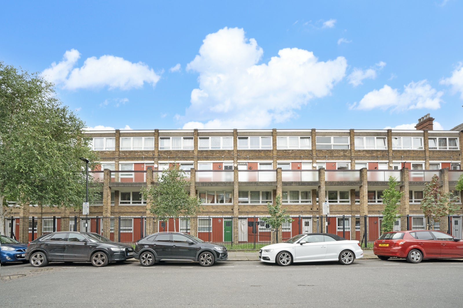 Flat Eden Grove in Greater London