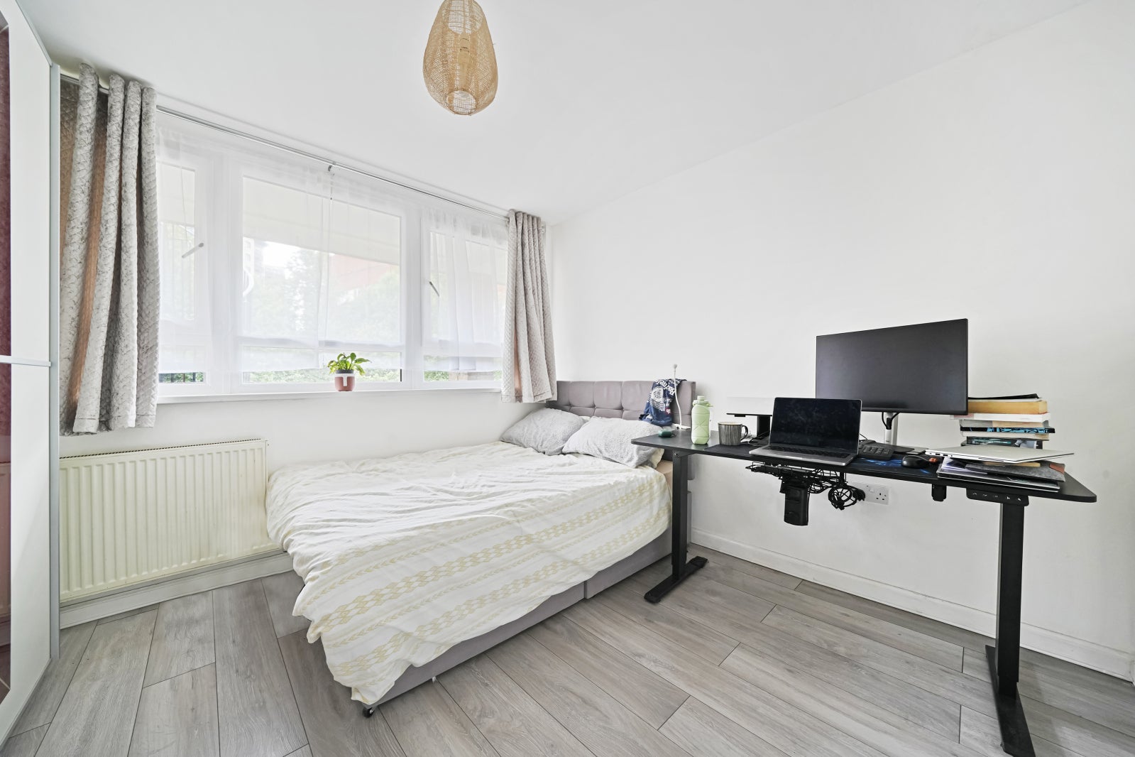 Flat Eden Grove in Greater London