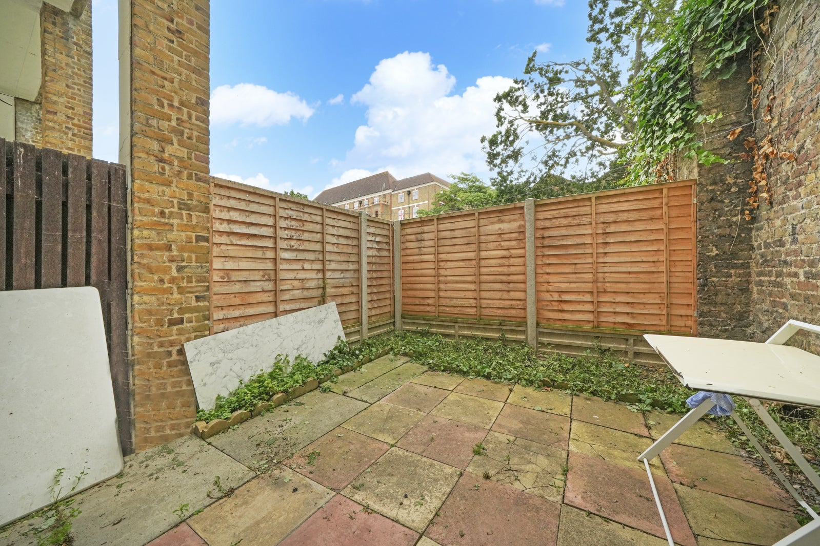 Flat Eden Grove in Greater London