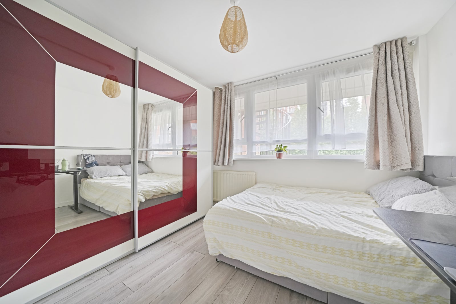 Flat Eden Grove in Greater London