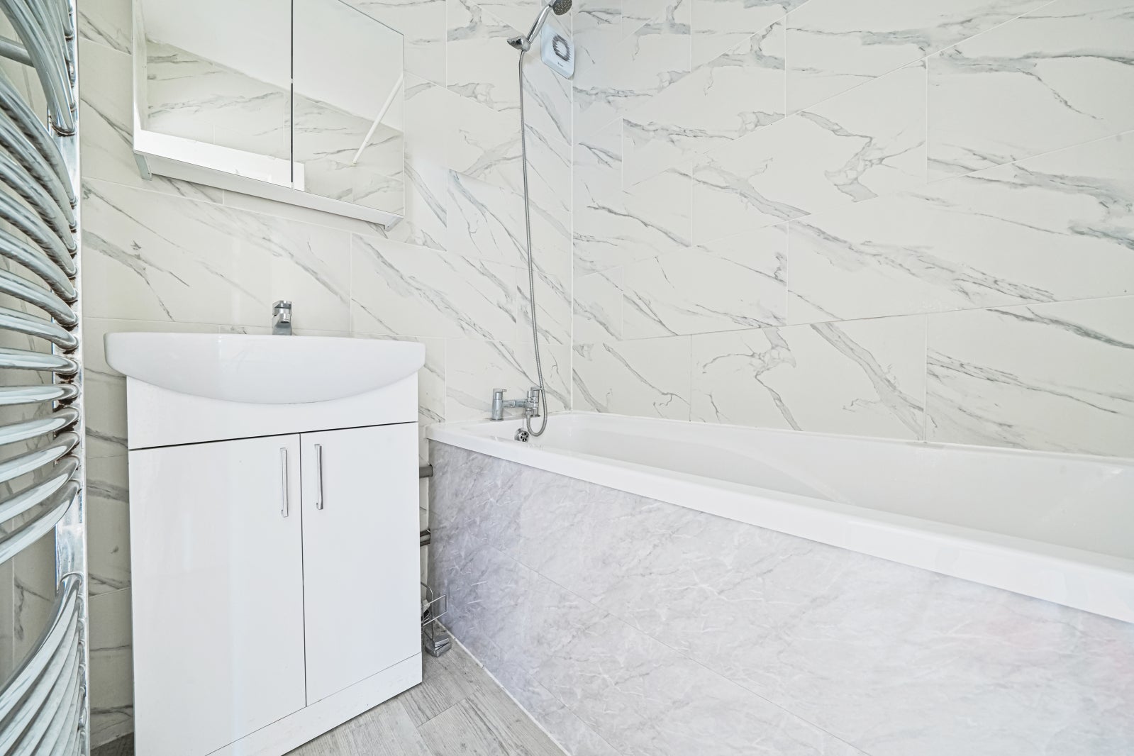 Flat Eden Grove in Greater London