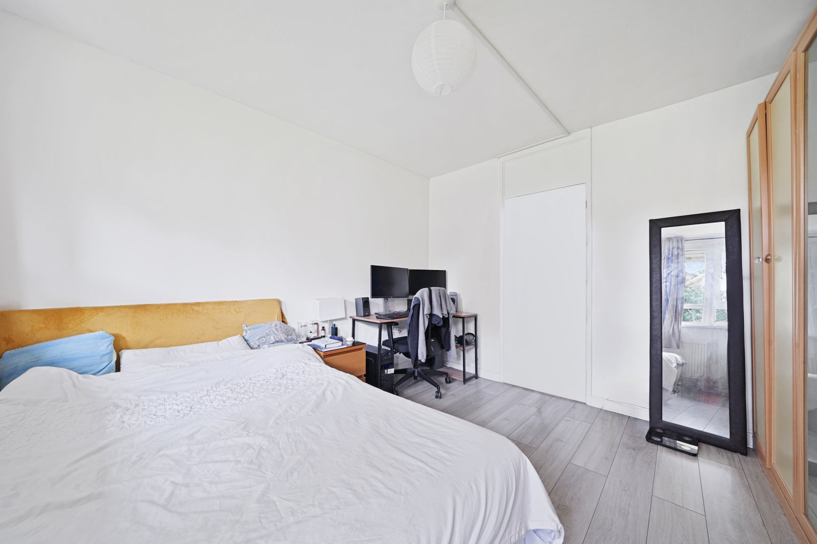 Flat Eden Grove in Greater London