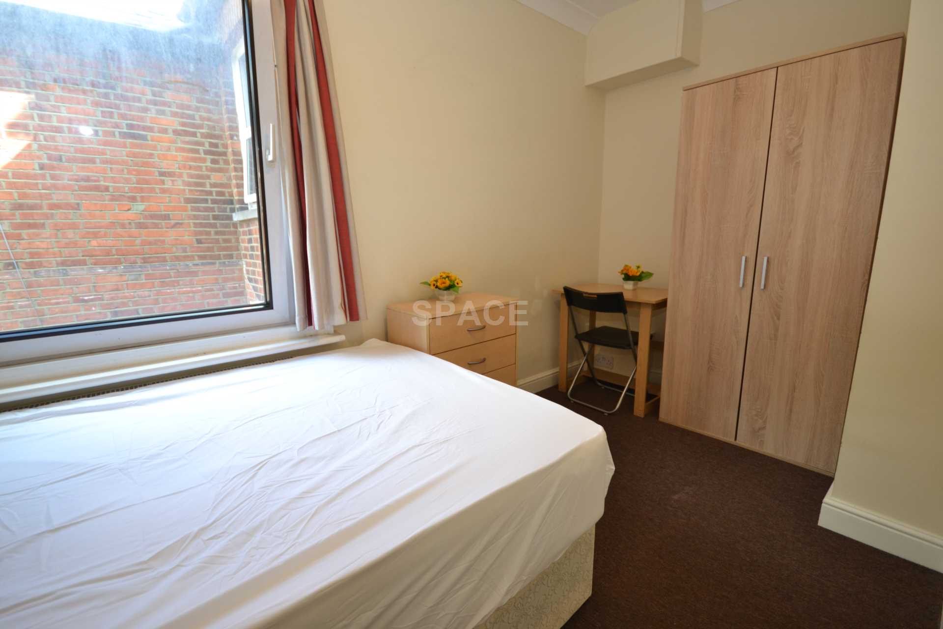 Flat Basingstoke Road in Reading