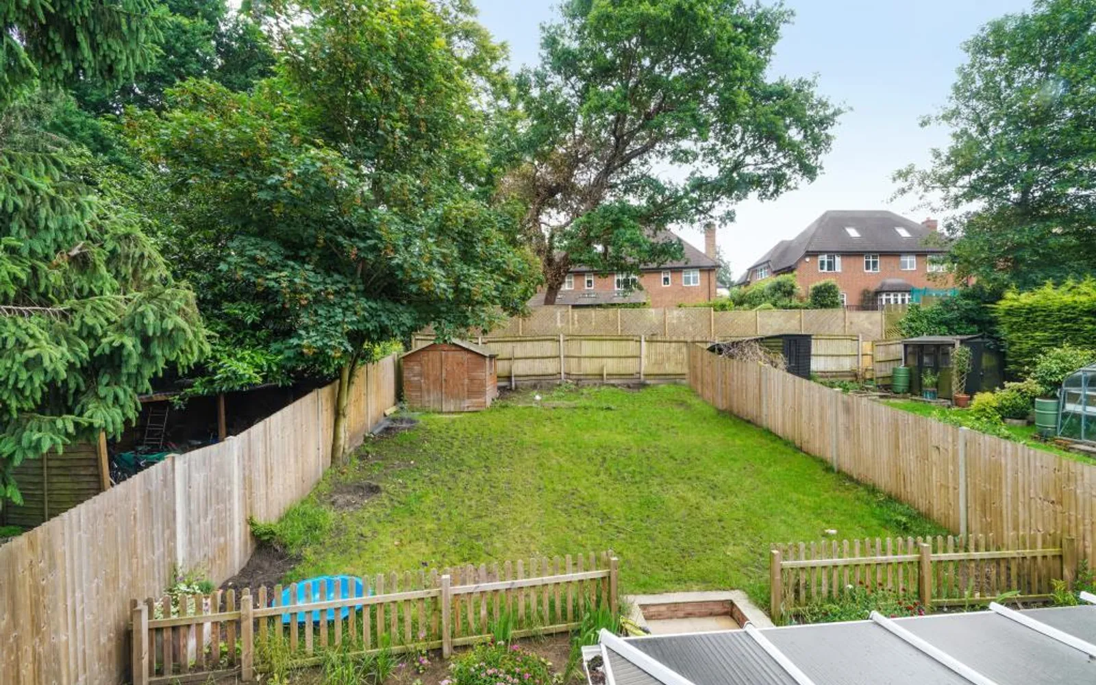 Room Hadley Place in Elmbridge