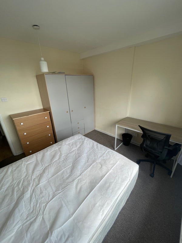 Room Holly Park in Greater London