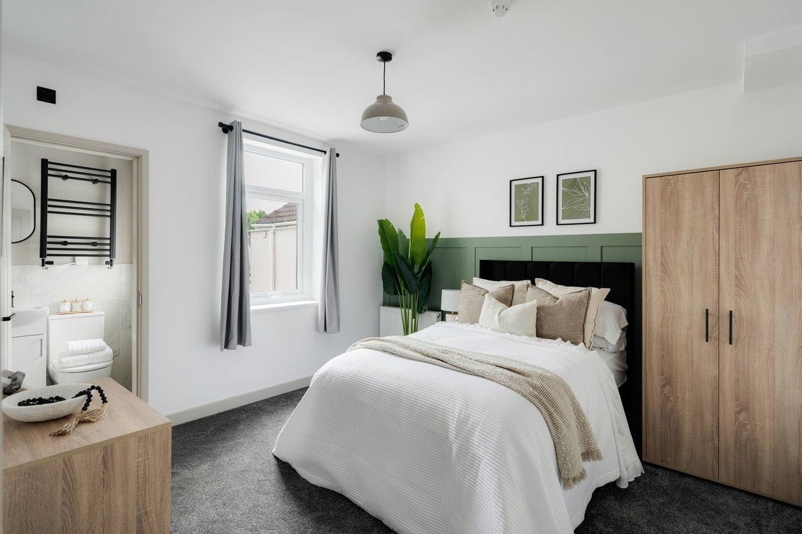 Room Faringdon Road in Swindon