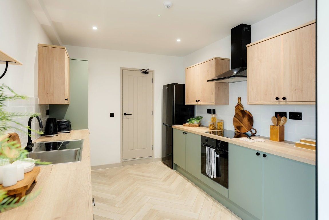Room Faringdon Road in Swindon
