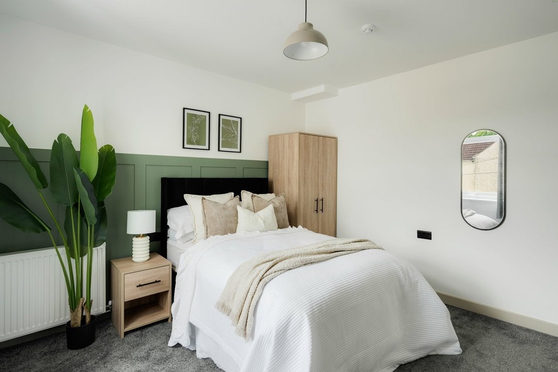 Room Faringdon Road in Swindon