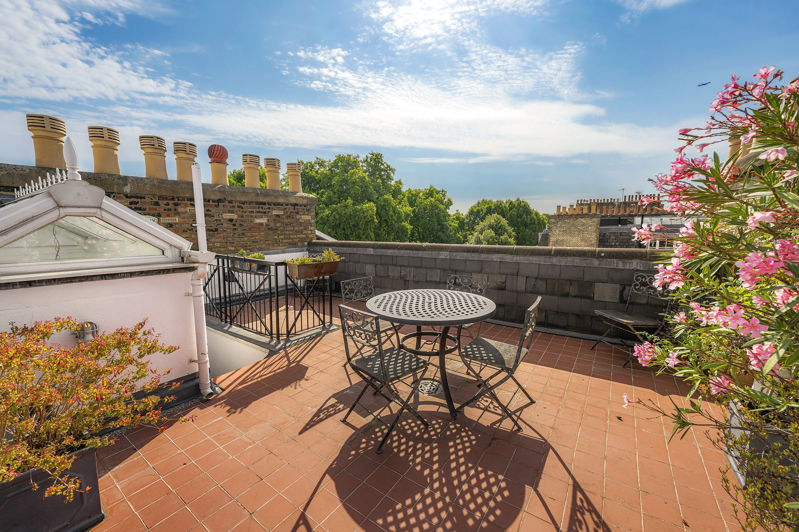 Flat Onslow Gardens in Greater London