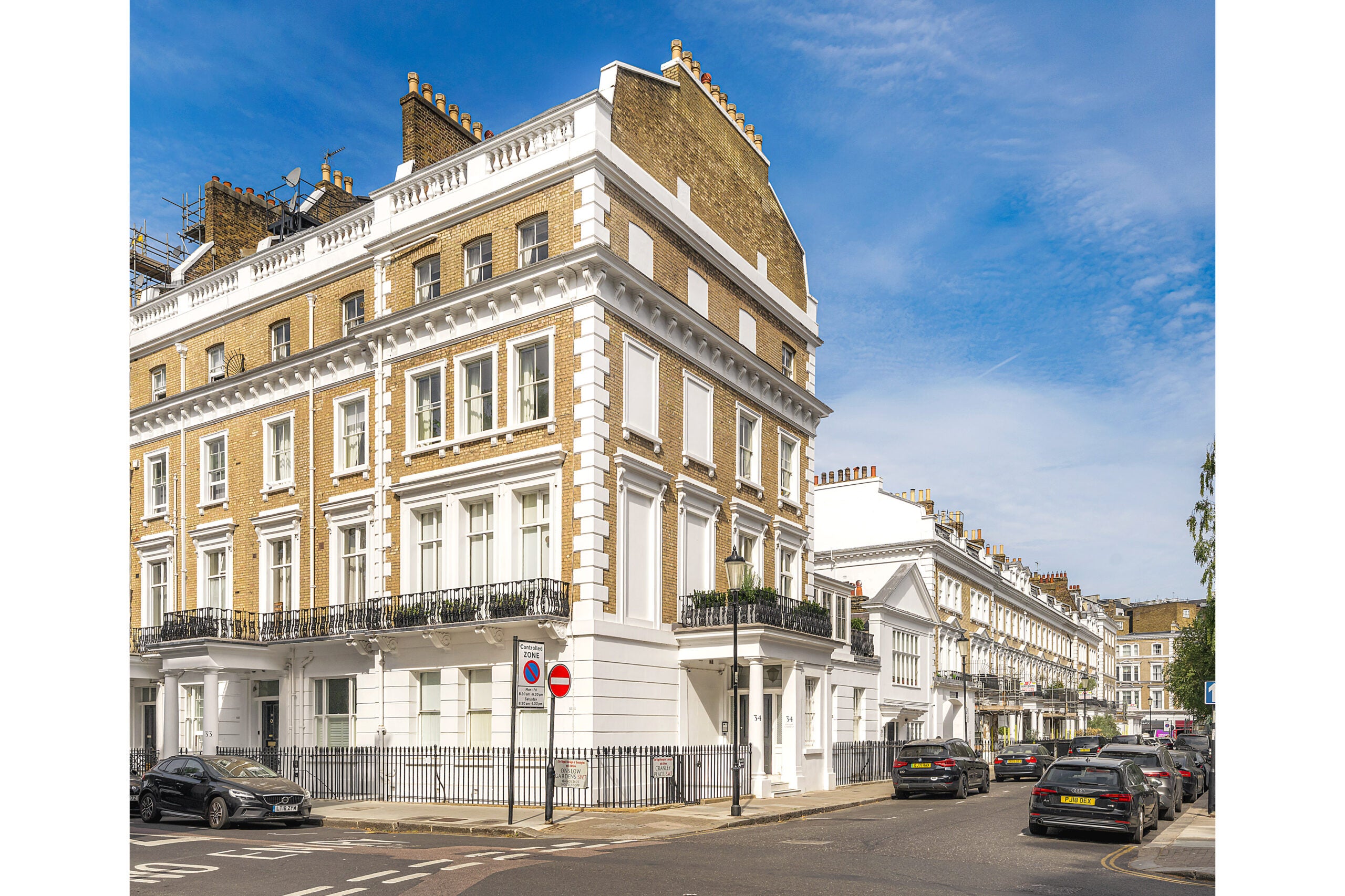 Flat Onslow Gardens in Greater London