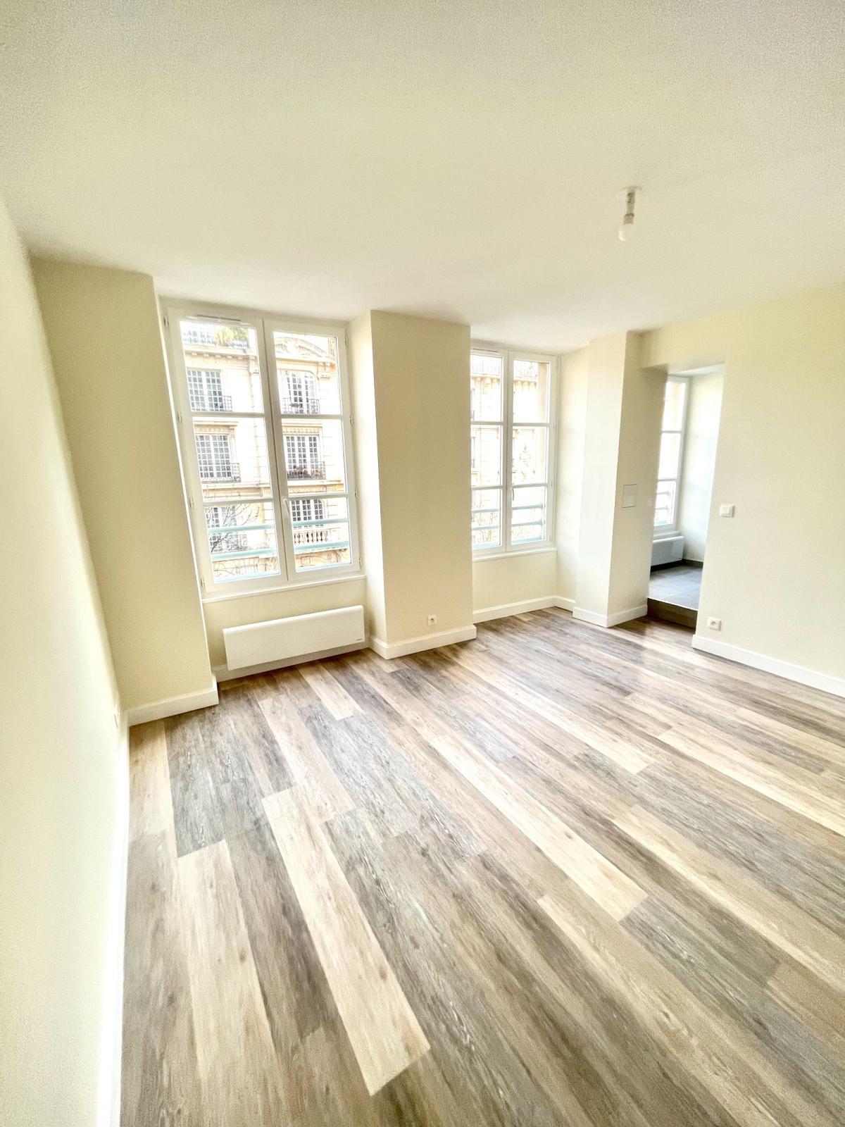 Flat Rue du Faubourg Saint-Martin in Paris