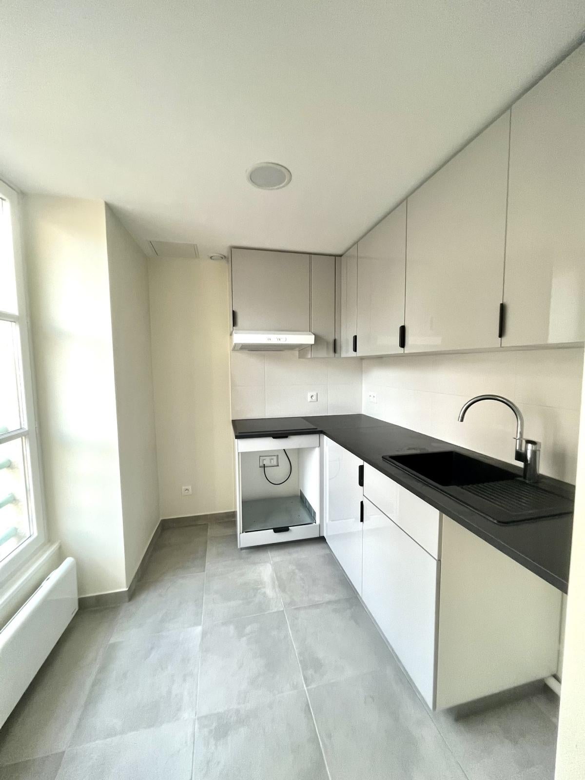 Flat Rue du Faubourg Saint-Martin in Paris