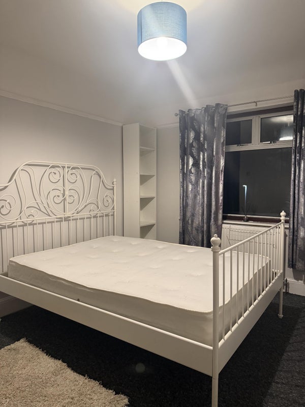 Room Longford Avenue in Bristol