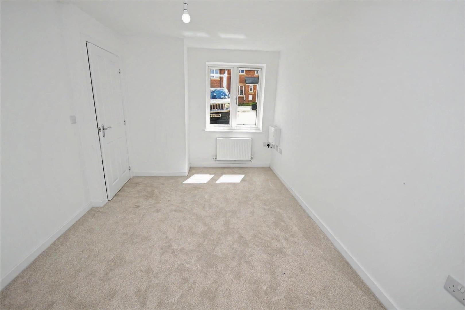 House Yates Close in Weldon