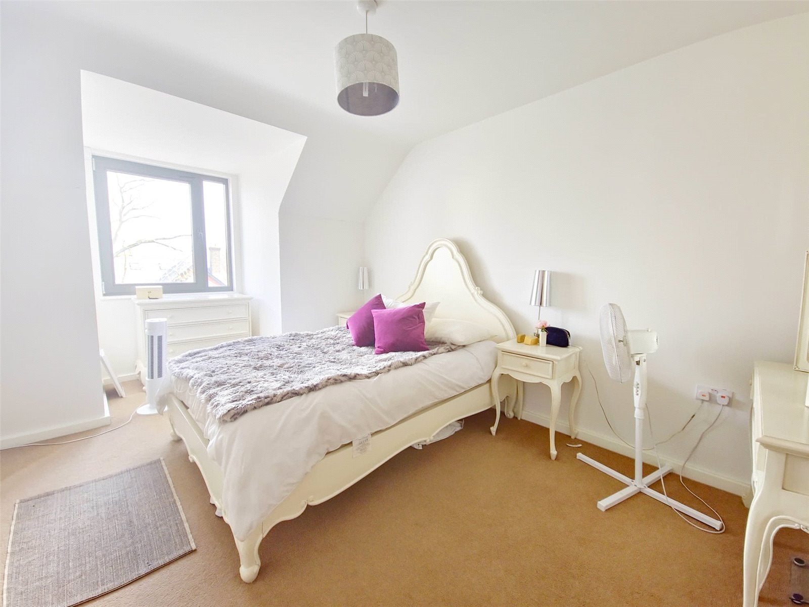 Flat Suttons Lane in Greater London