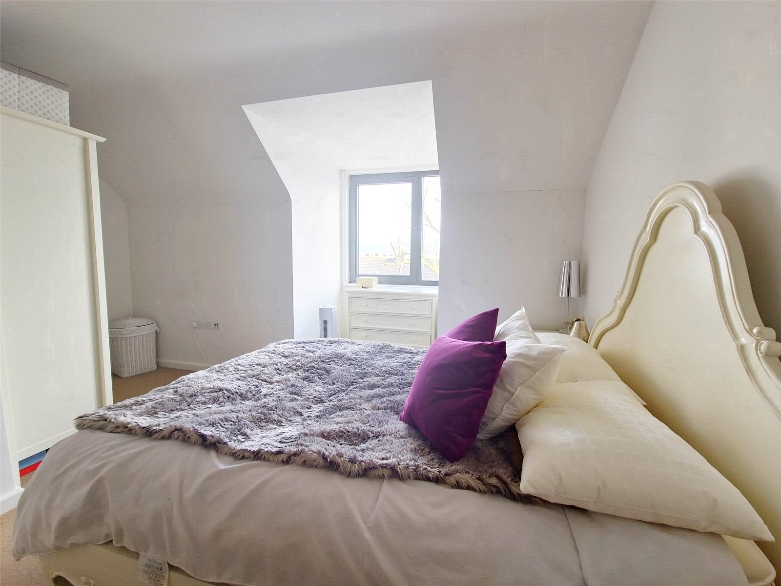 Flat Suttons Lane in Greater London