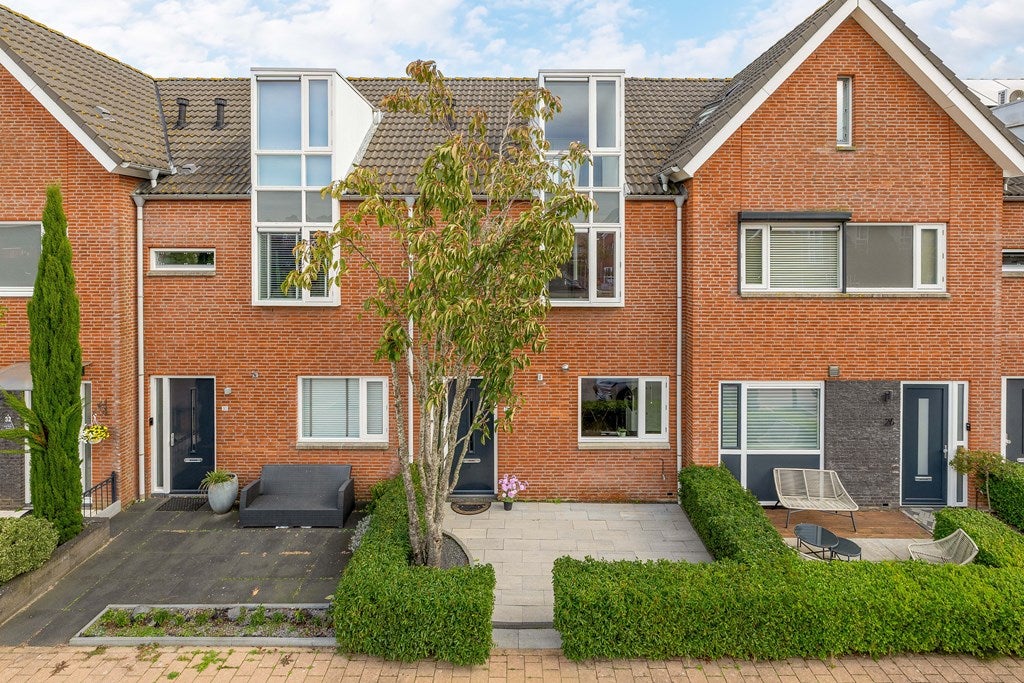 Huis Moerasvaren 28 in Hendrik-Ido-Ambacht