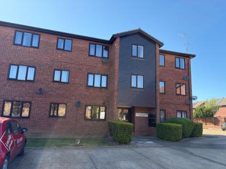 Flat Hadrians Court in Peterborough