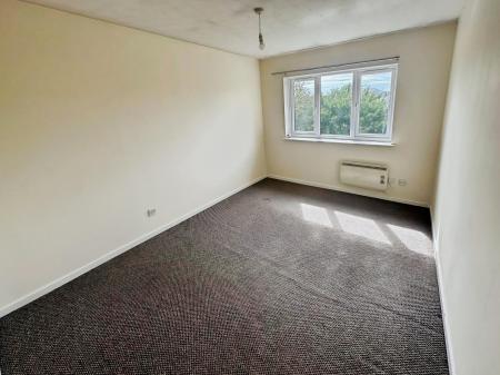 Flat Hadrians Court in Peterborough