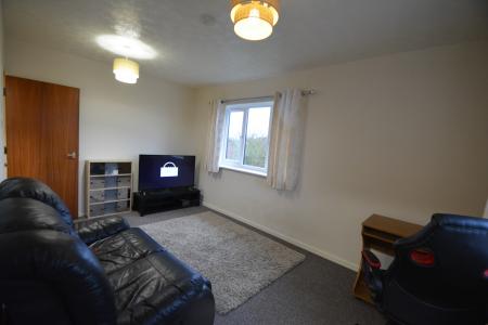 Flat Hadrians Court in Peterborough