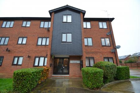 Flat Hadrians Court in Peterborough