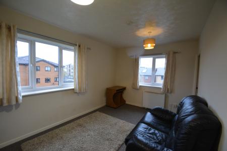 Flat Hadrians Court in Peterborough